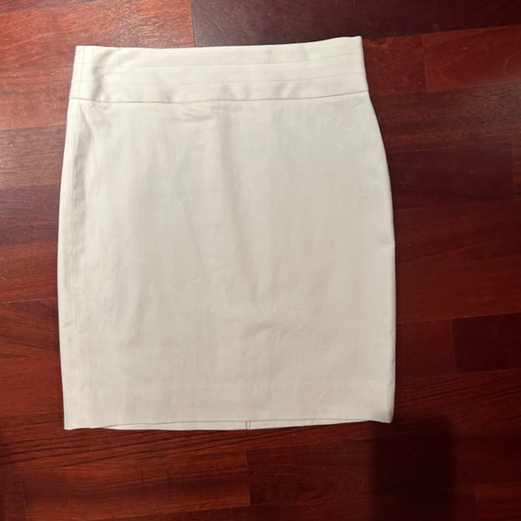 BANANA REPUBLIC WHITE PENCIL SKIRT - Picture 2 of 3